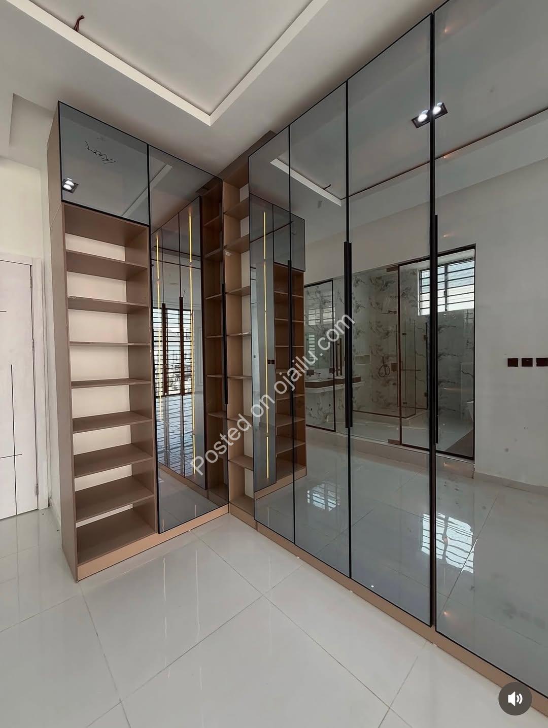 Stunning 5-Bedroom Smart Home in Prime Chevron Estate
