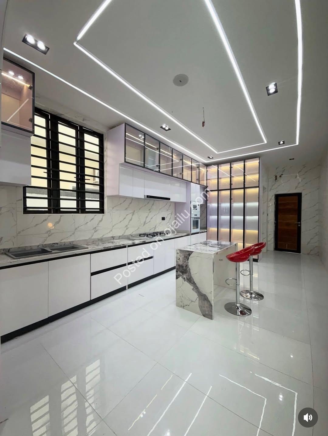 Stunning 5-Bedroom Smart Home in Prime Chevron Estate