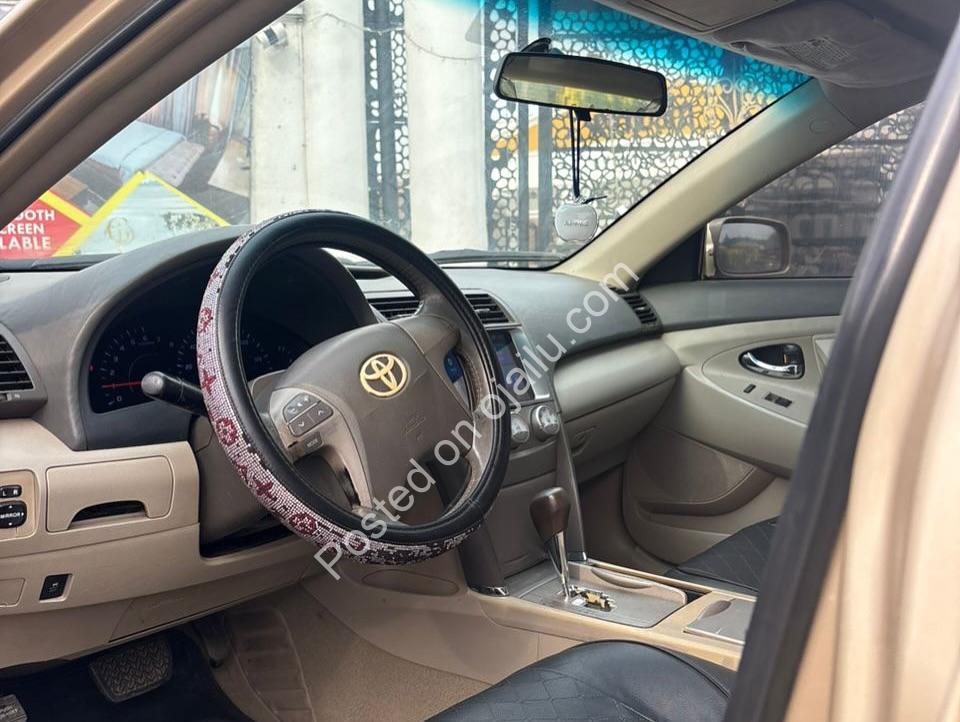 2011 Camry: Perfect Condition, Ready to Drive