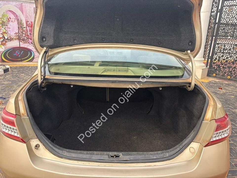 2011 Camry: Perfect Condition, Ready to Drive