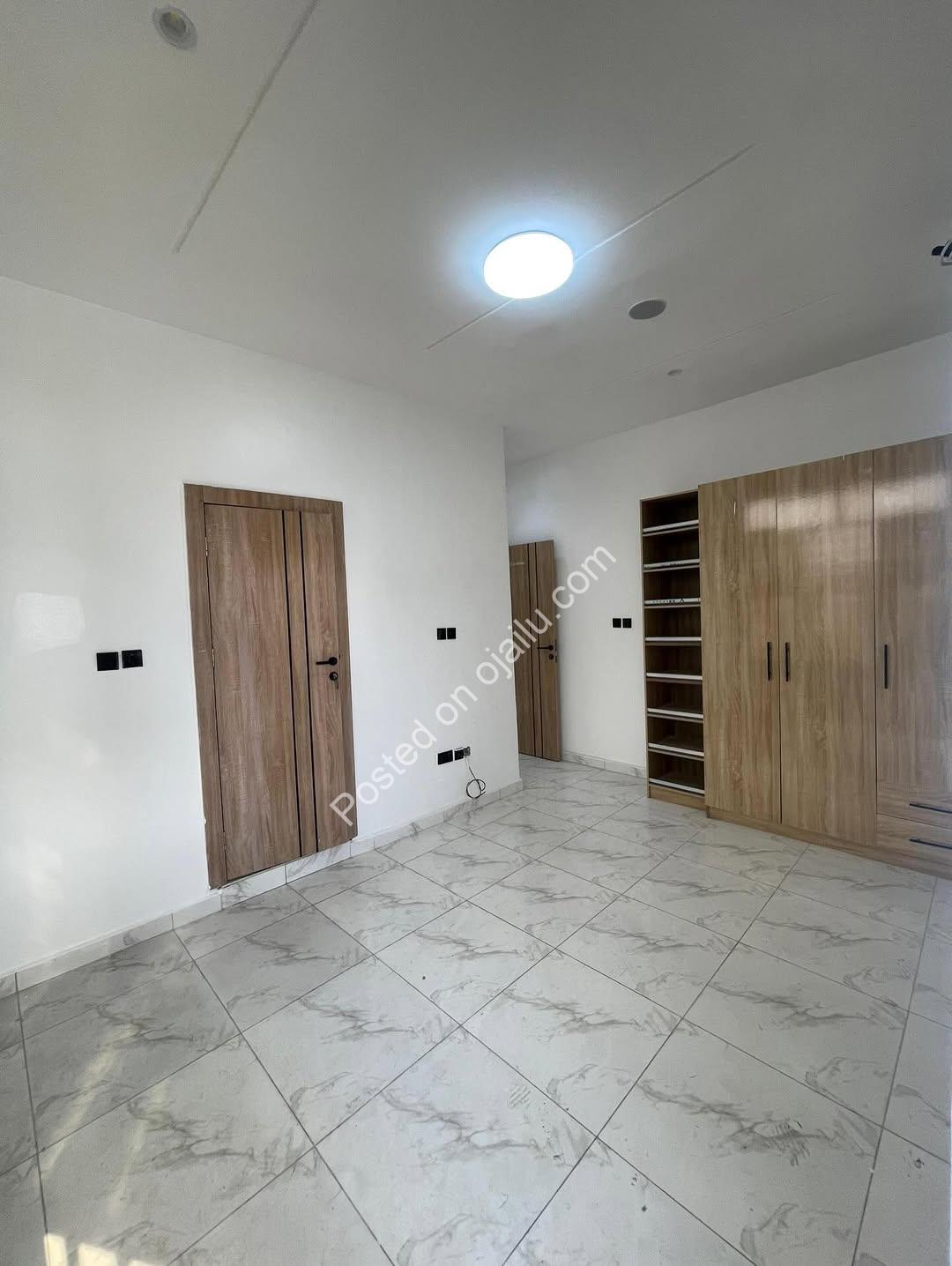 Sleek 1 & 2BR Apartments with Pool & Gym in Lekki