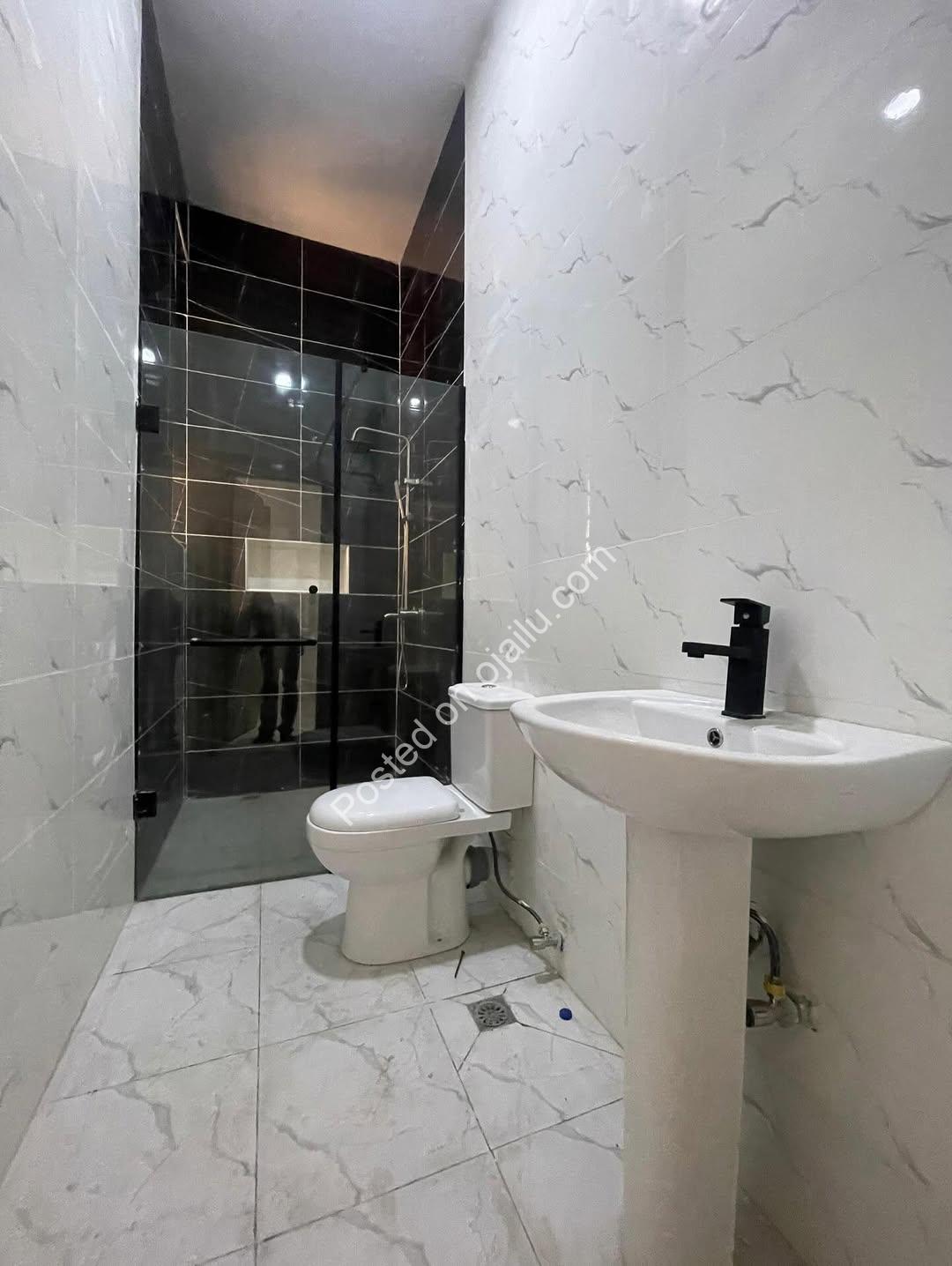 Sleek 1 & 2BR Apartments with Pool & Gym in Lekki