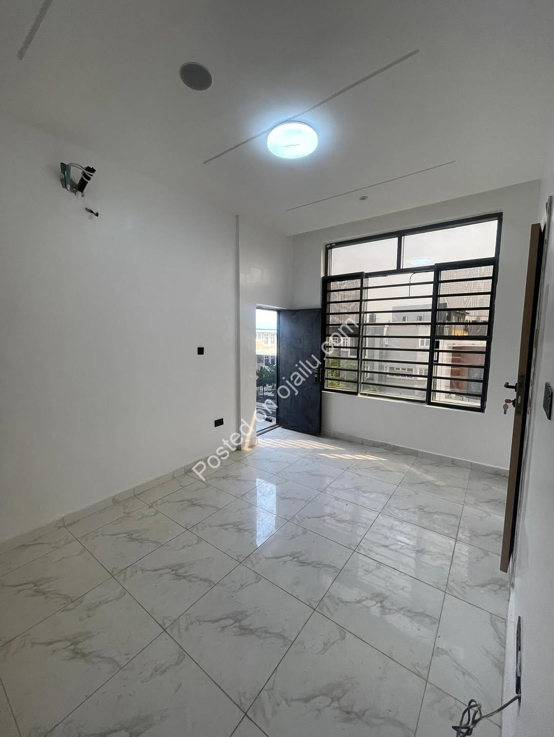 Sleek 1 & 2BR Apartments with Pool & Gym in Lekki