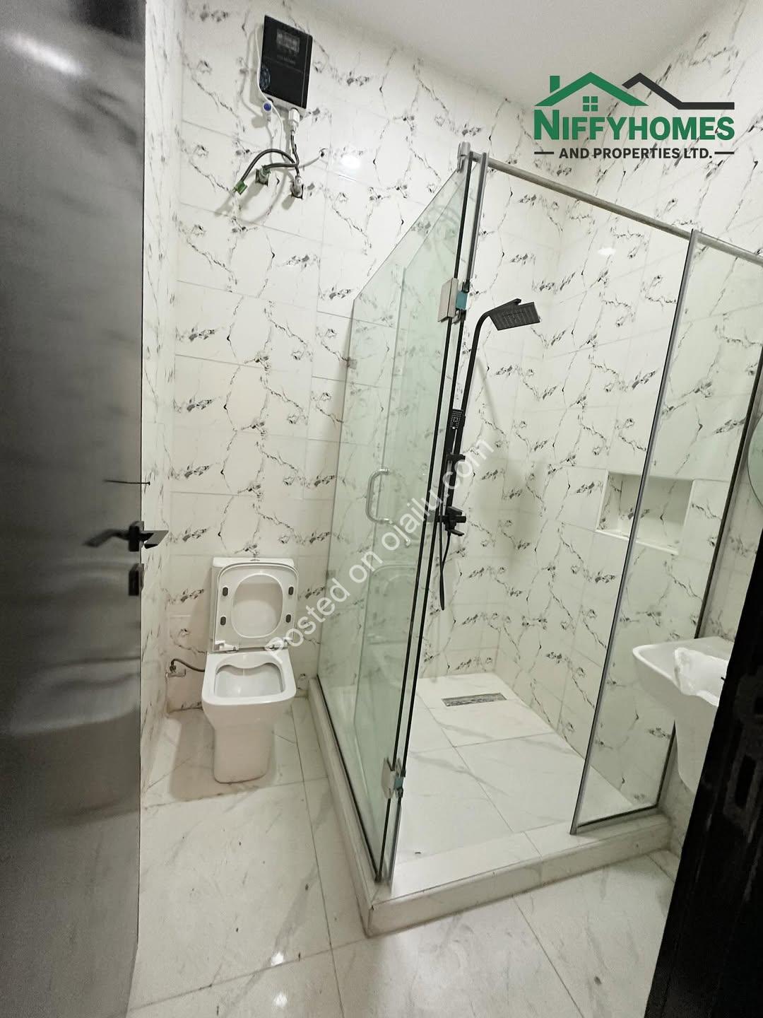 Lekki’s Ultimate 5-Bedroom Estate with Rooftop Oasis