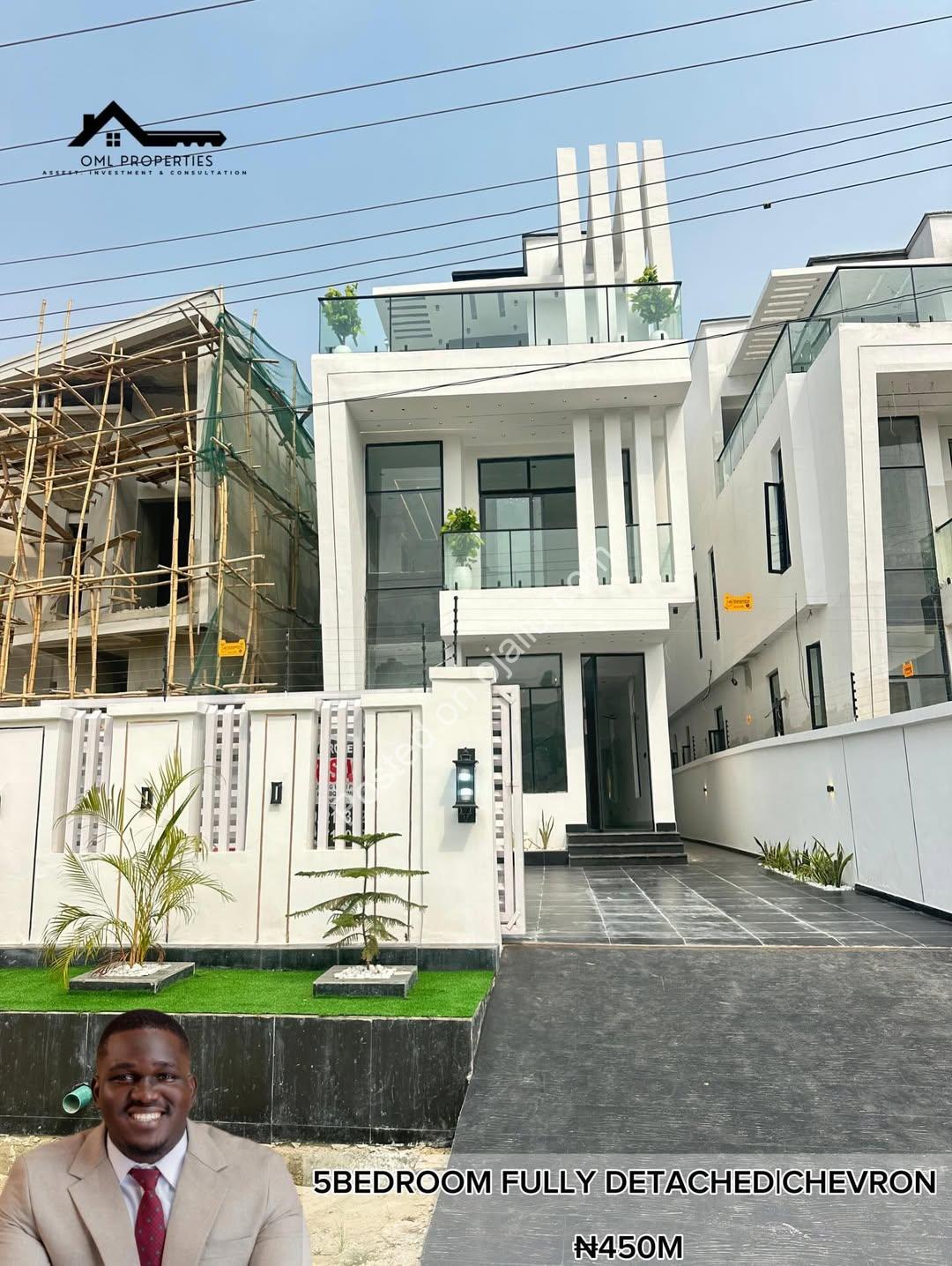 Spacious 5-Bedroom Haven with Pool & Rooftop Terrace