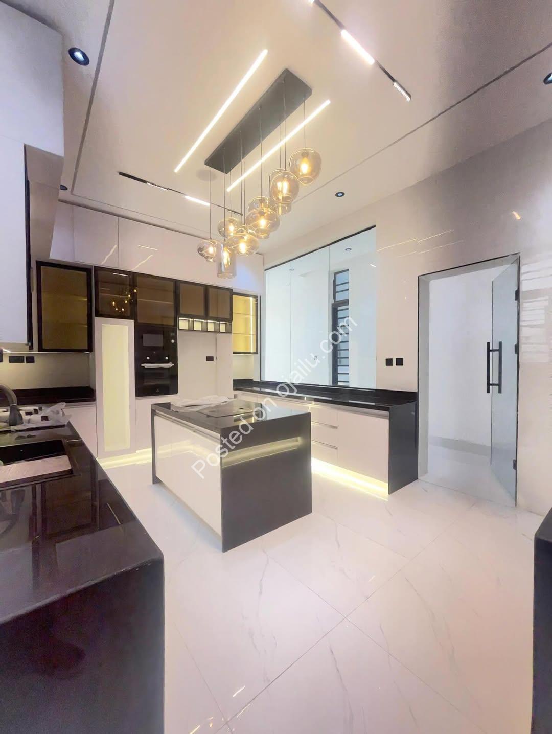 Spacious 5-Bedroom Haven with Pool & Rooftop Terrace