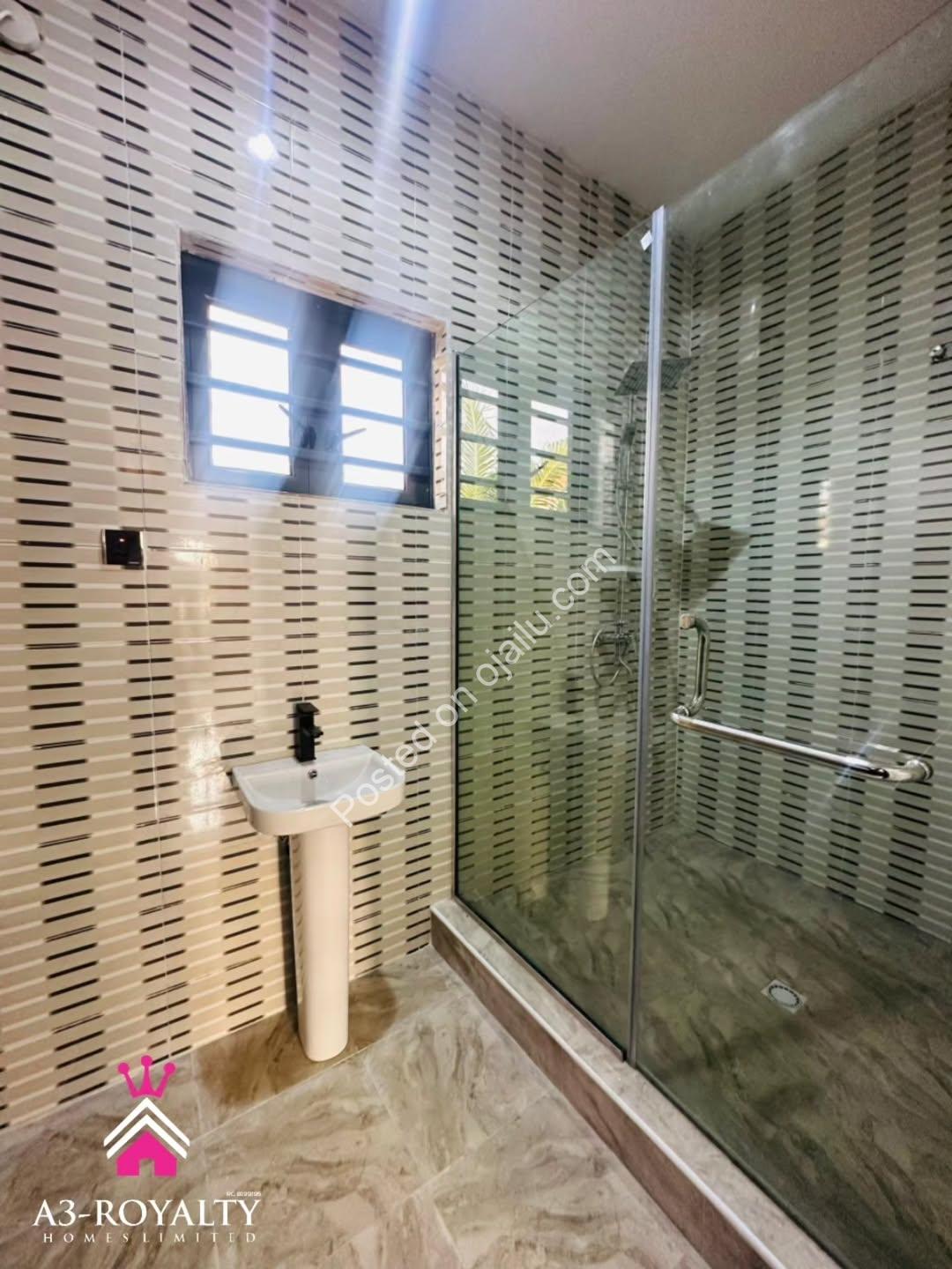 Move-In Ready 4BR Detached Duplex in Prime Ajah