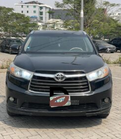 2019 Toyota Highlander XLE AWD: Sunroof & Tech-Loaded Luxury SUV