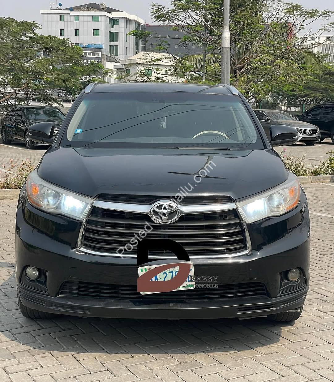 2019 Toyota Highlander XLE AWD: Sunroof & Tech-Loaded Luxury SUV