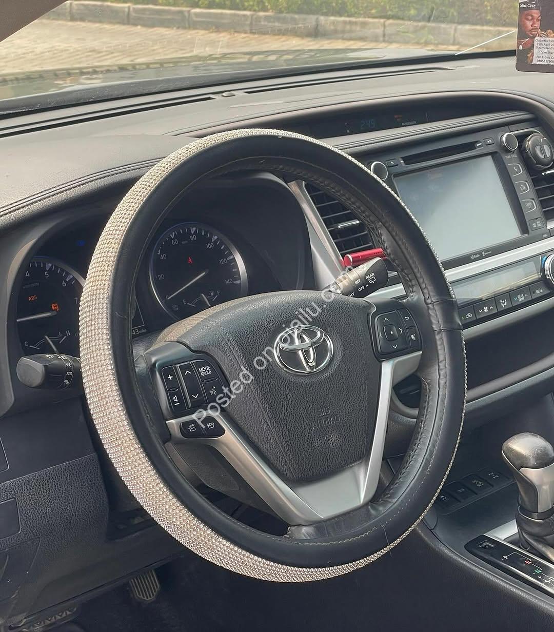 2019 Toyota Highlander XLE AWD: Sunroof & Tech-Loaded Luxury SUV