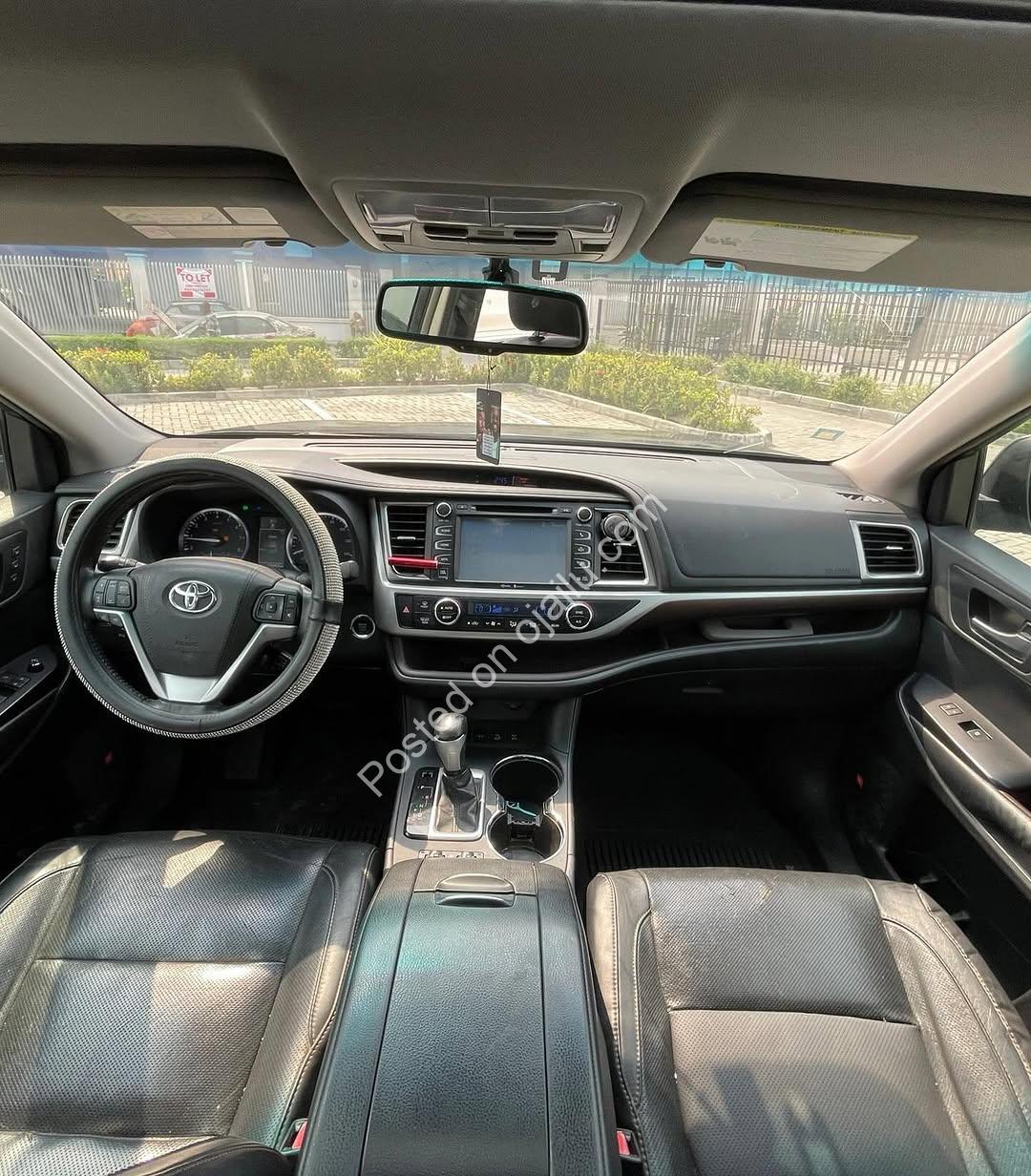 2019 Toyota Highlander XLE AWD: Sunroof & Tech-Loaded Luxury SUV