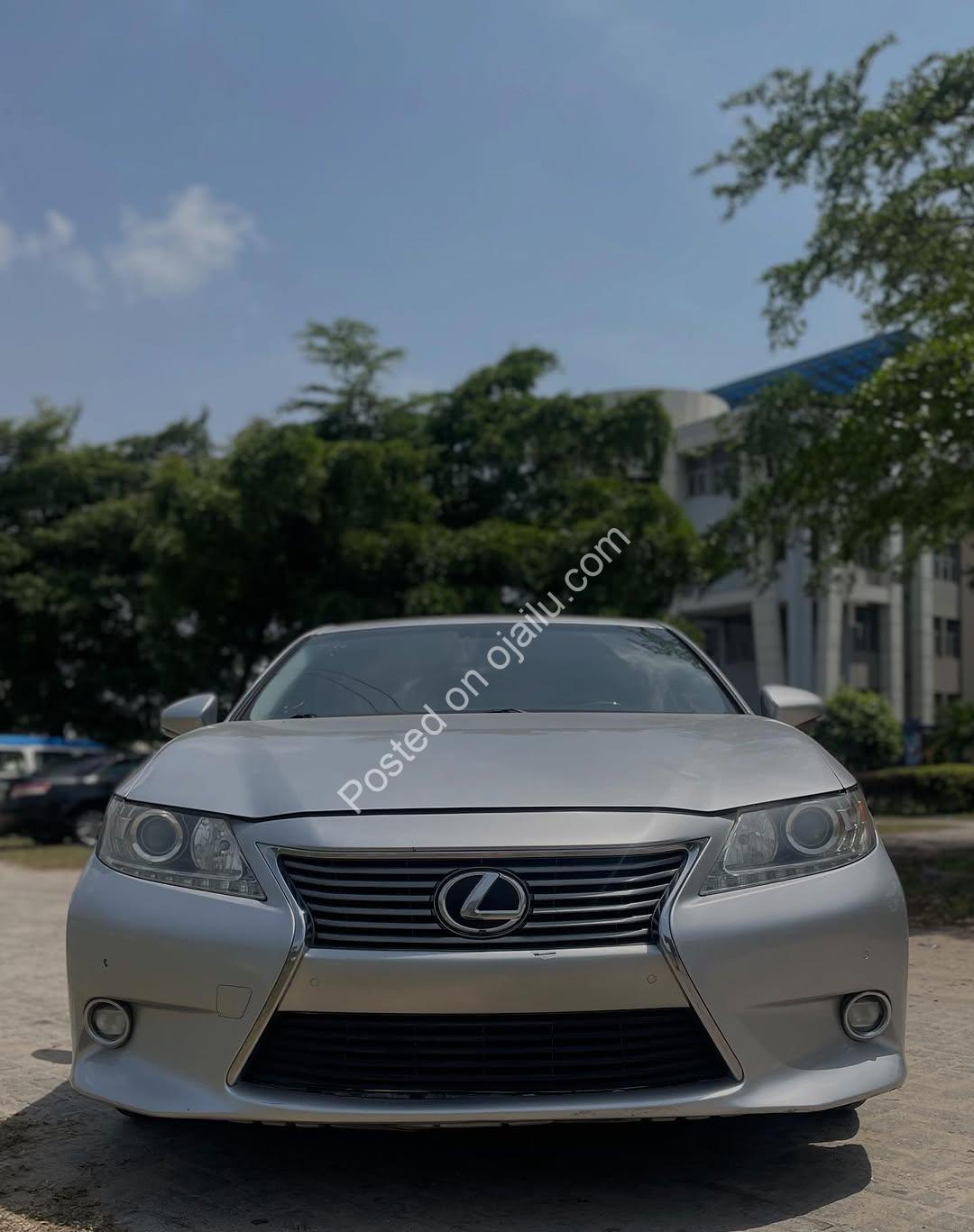 2015 Lexus ES350: Sunroof, Accident-Free Luxury