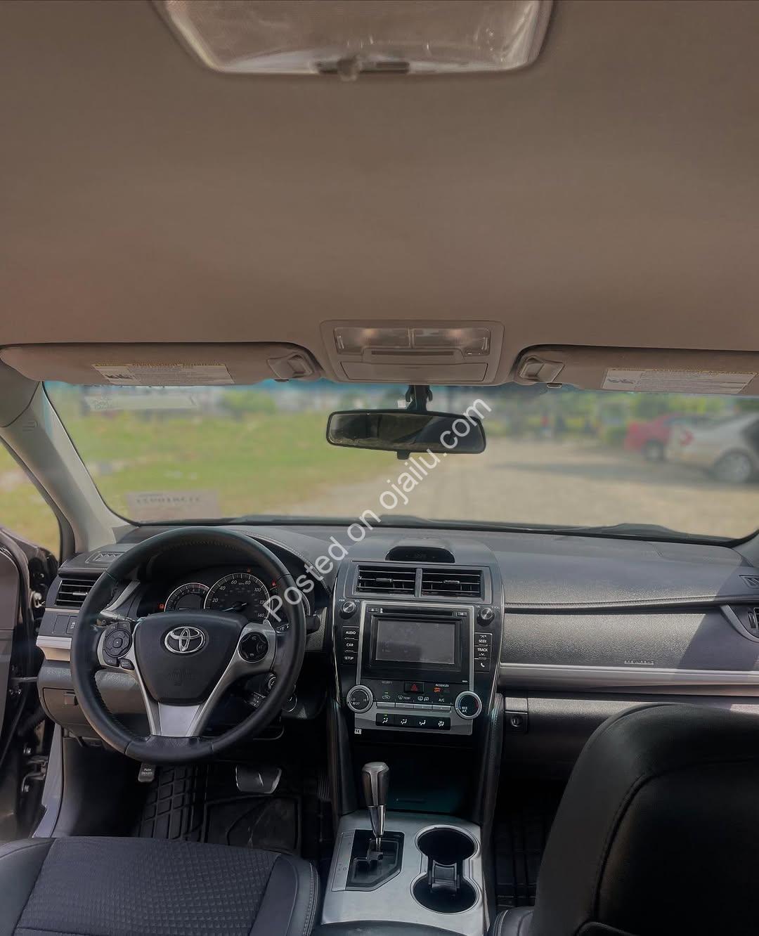 2014 Toyota Camry SE: Accident-Free & Urgently Priced