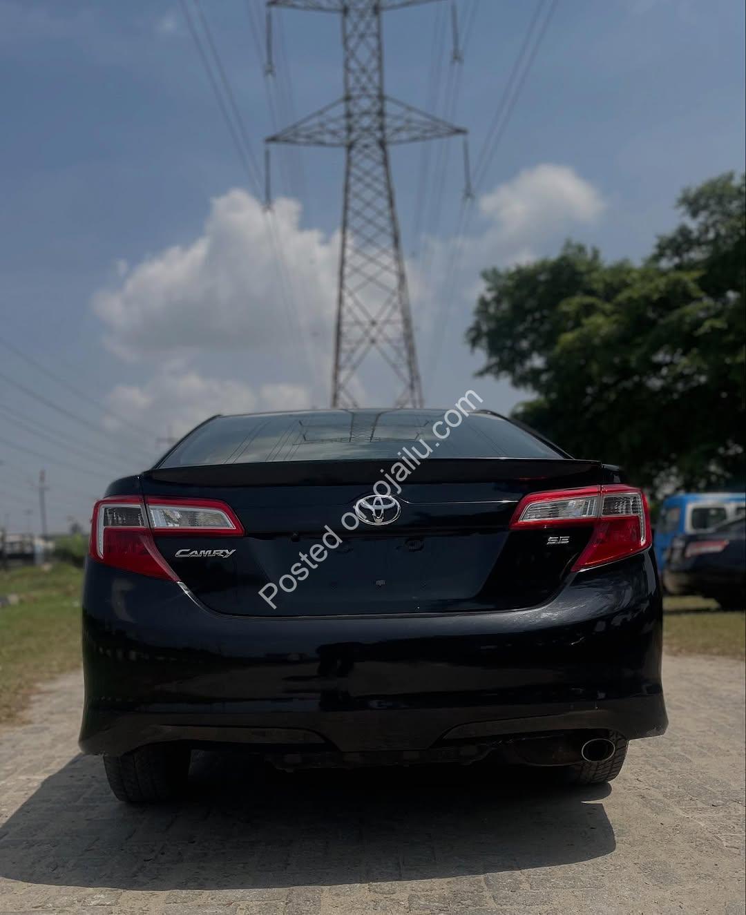 2014 Toyota Camry SE: Accident-Free & Urgently Priced