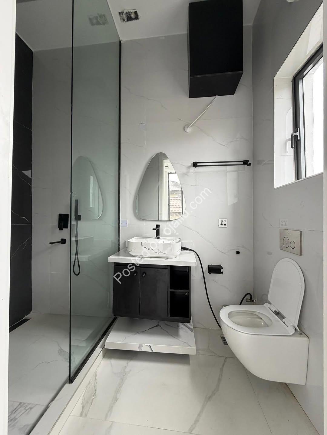 Stunning 5-Bed Duplex with Cinema & Pool in Lekki