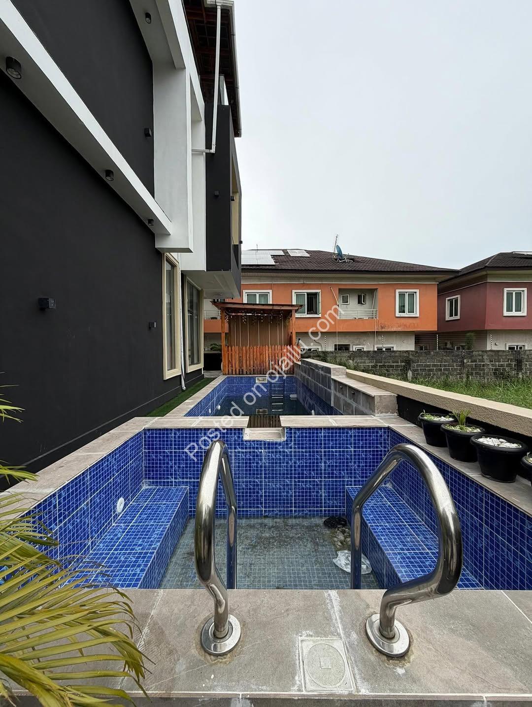 Stunning 5-Bed Duplex with Cinema & Pool in Lekki