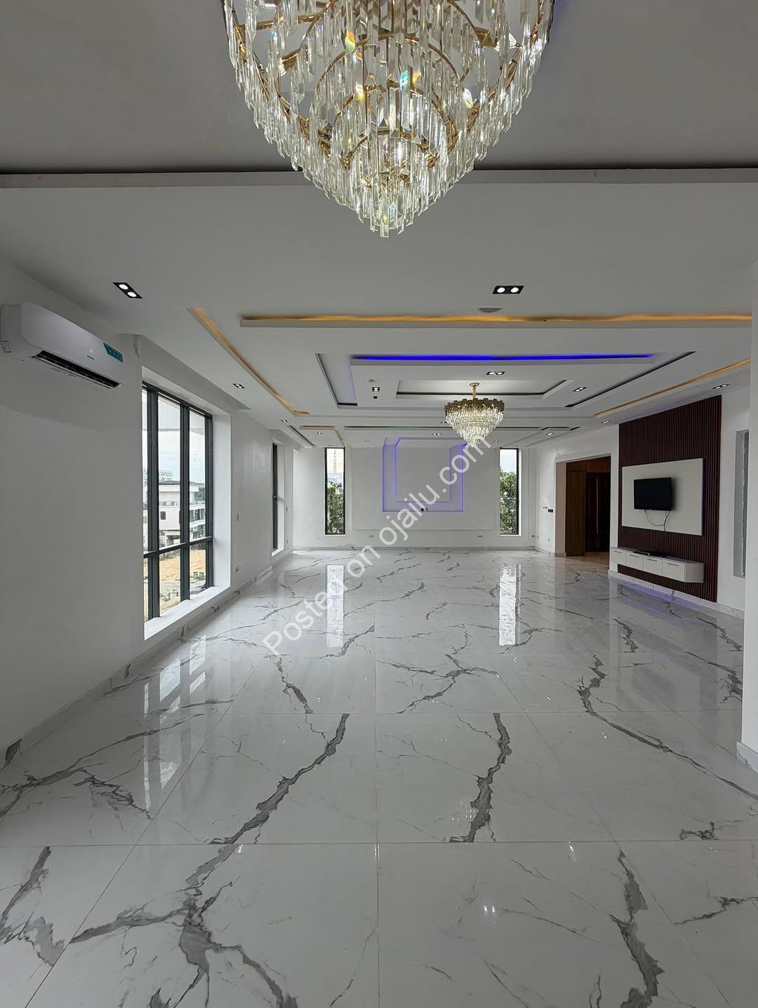 Stunning 5-Bed Duplex with Cinema & Pool in Lekki