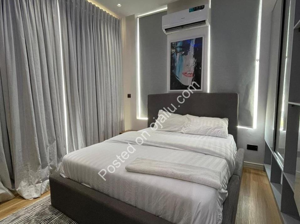 Lekki’s Masterpiece: 2-Bed Ensuite with Walk-In Closet