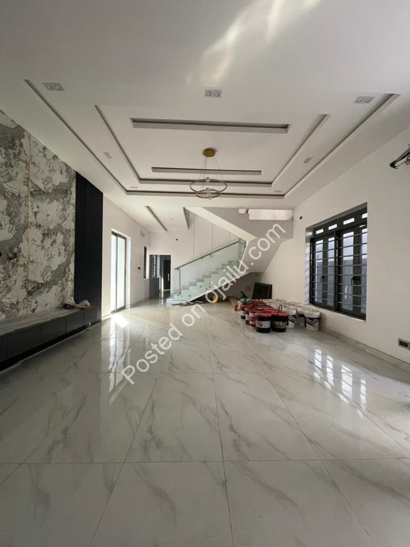 Elegant 5-Bedroom Haven with Resort-Style Pool & BQ