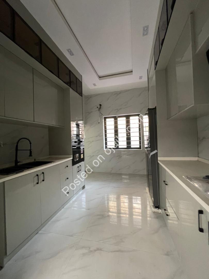 Elegant 5-Bedroom Haven with Resort-Style Pool & BQ