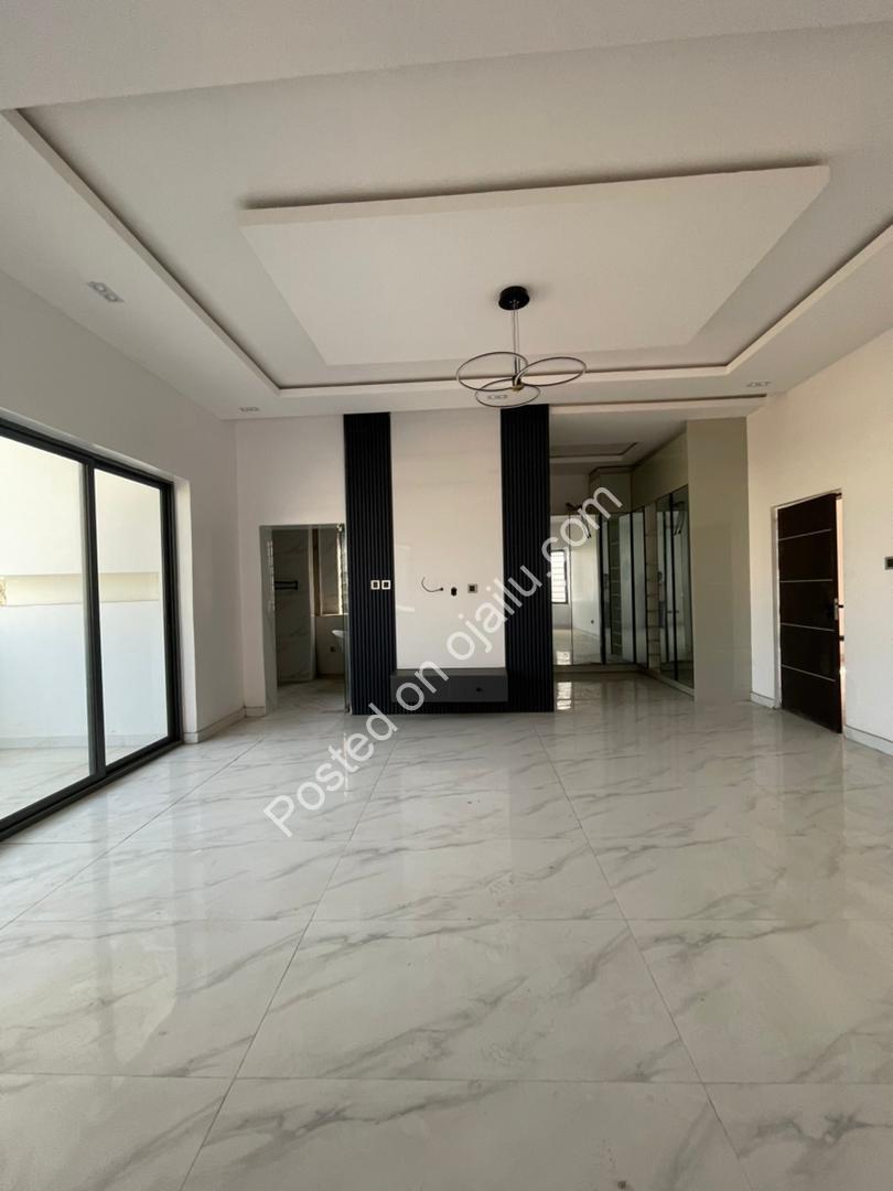 Elegant 5-Bedroom Haven with Resort-Style Pool & BQ