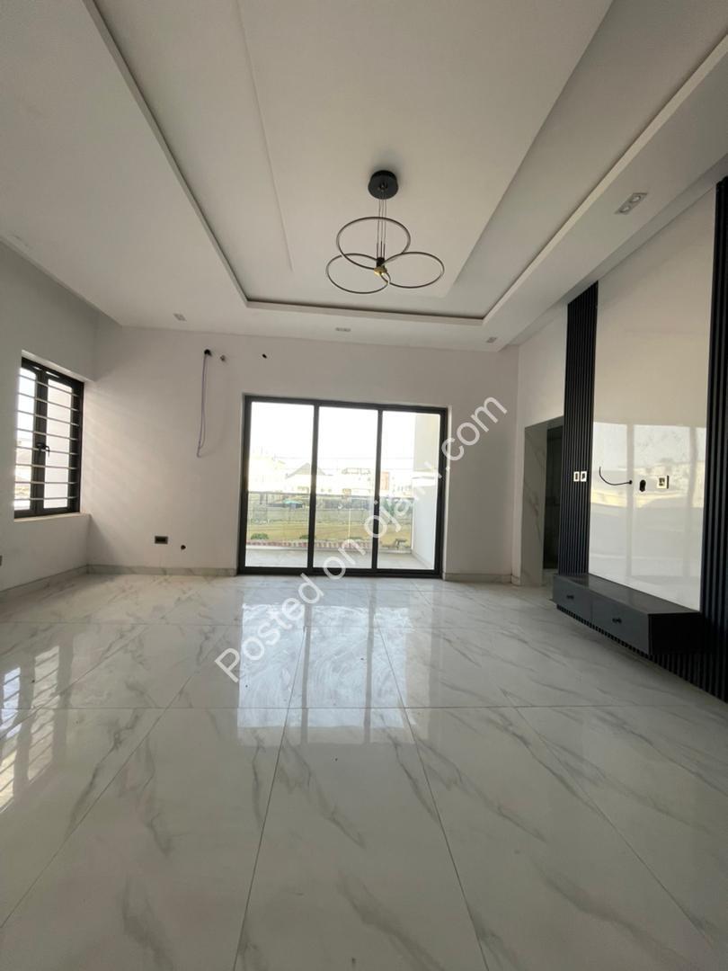 Elegant 5-Bedroom Haven with Resort-Style Pool & BQ