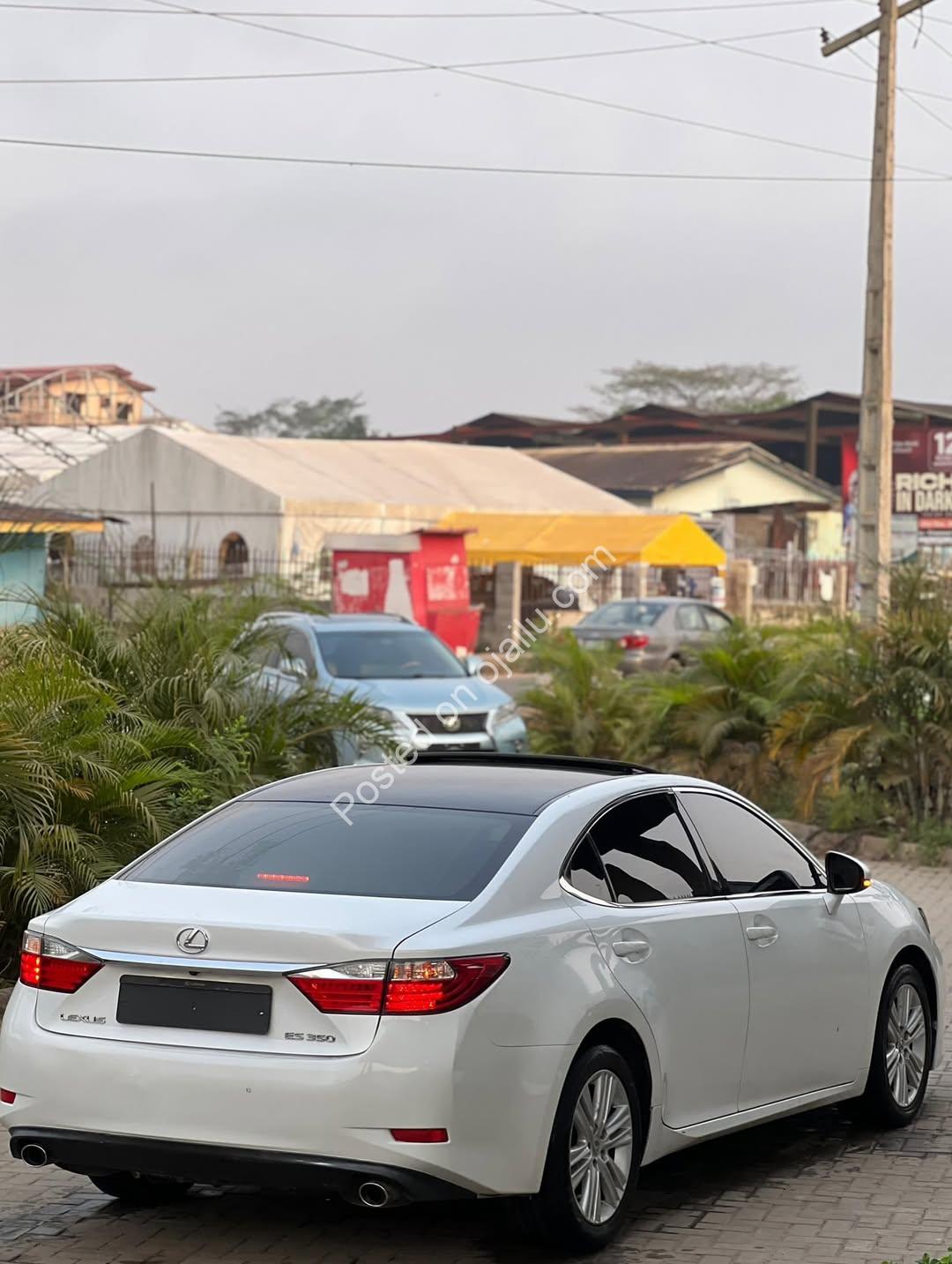 Luxury Lexus ES350: Full Option & Accident-Free