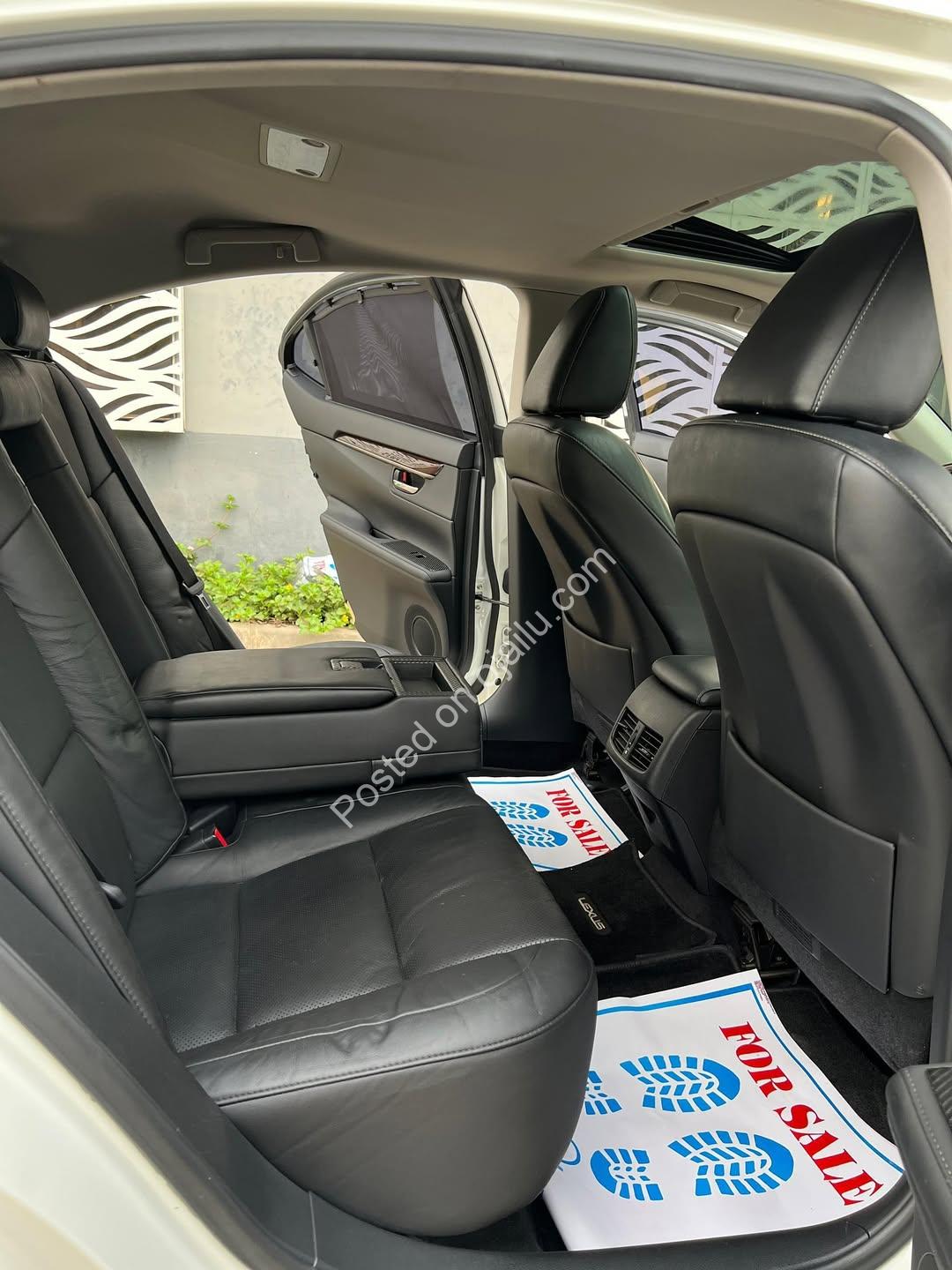 Luxury Lexus ES350: Full Option & Accident-Free