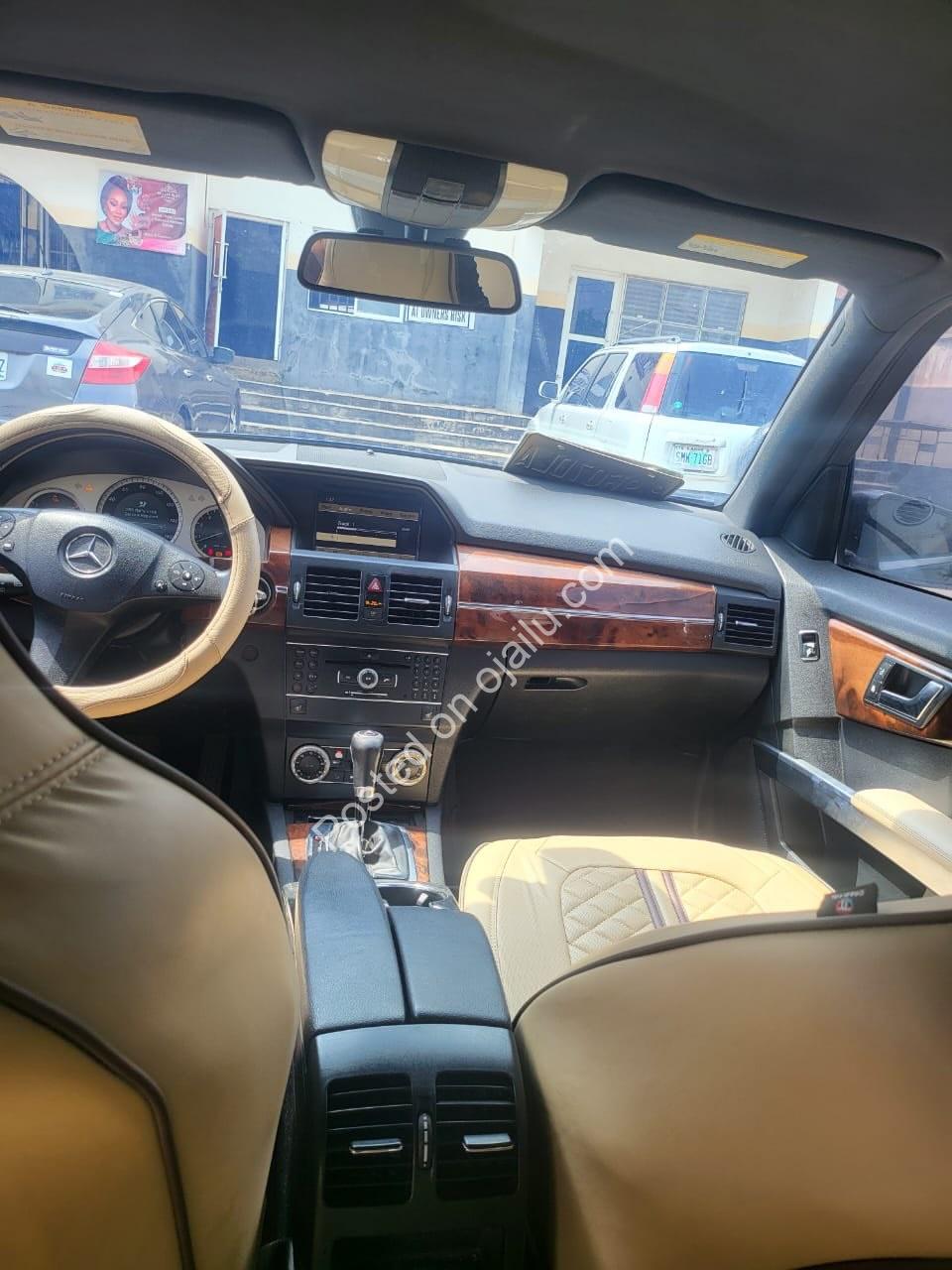 2011 Mercedes GLK350 4MATIC: Fully Loaded Luxury