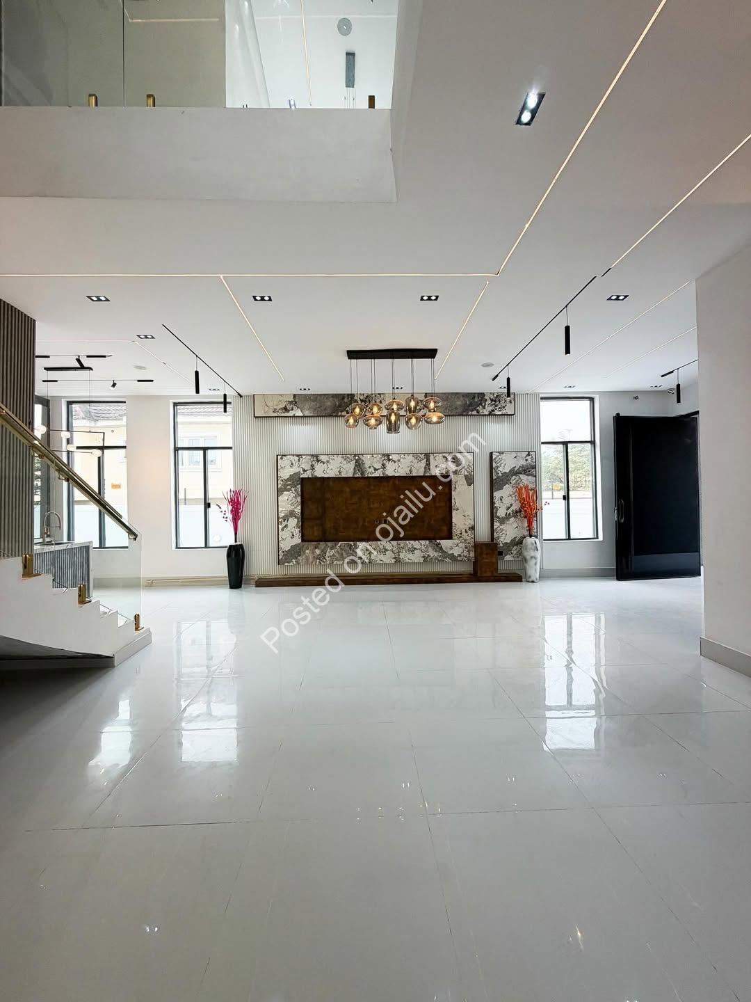 5-Bedroom Haven with Pool in Prime Lekki