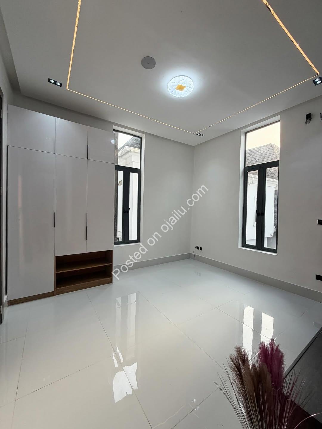 5-Bedroom Haven with Pool in Prime Lekki