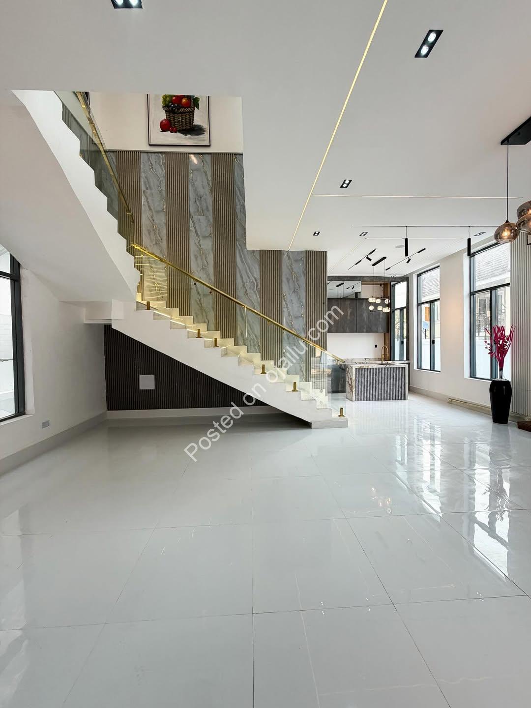 5-Bedroom Haven with Pool in Prime Lekki