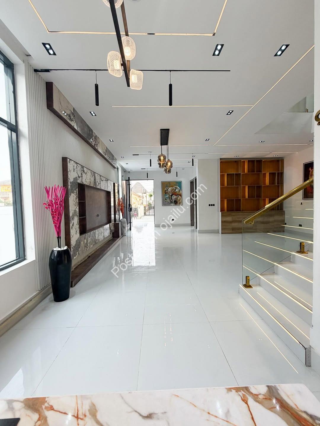 5-Bedroom Haven with Pool in Prime Lekki