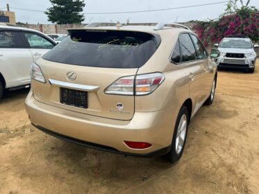Luxury Lexus RX350: Low Miles