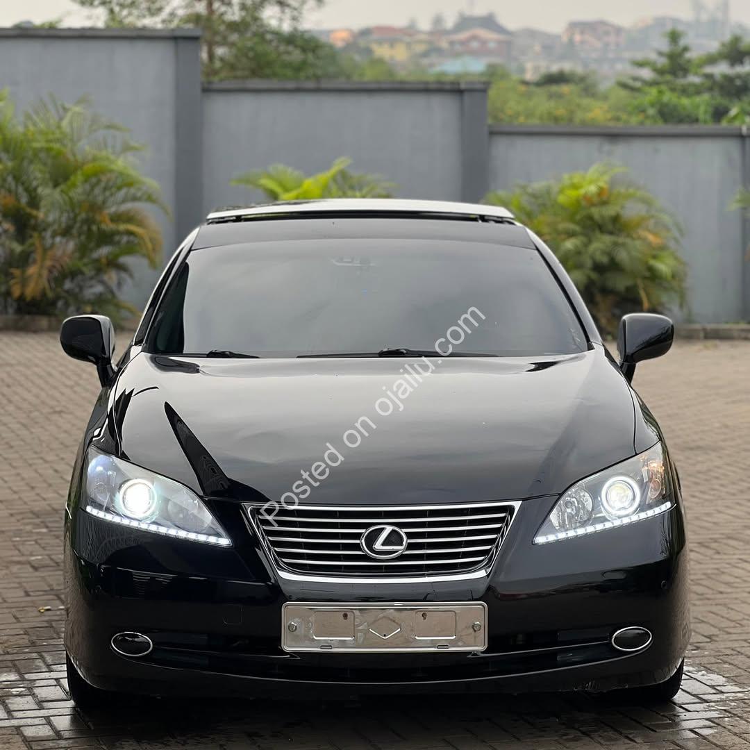 Rare Lexus ES350: Panoramic Roof & Korea Spec