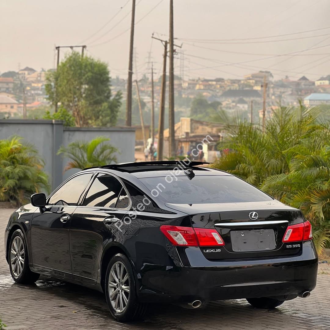 Rare Lexus ES350: Panoramic Roof & Korea Spec