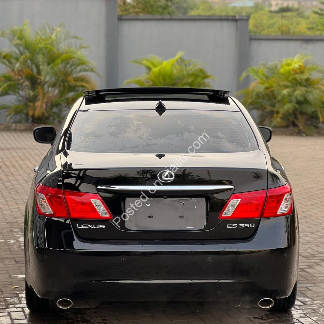 Rare Lexus ES350: Panoramic Roof & Korea Spec