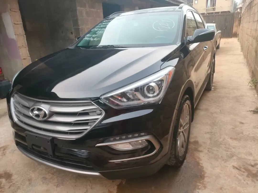 Luxury SUV: 6-Cyl Power & Pano Roof