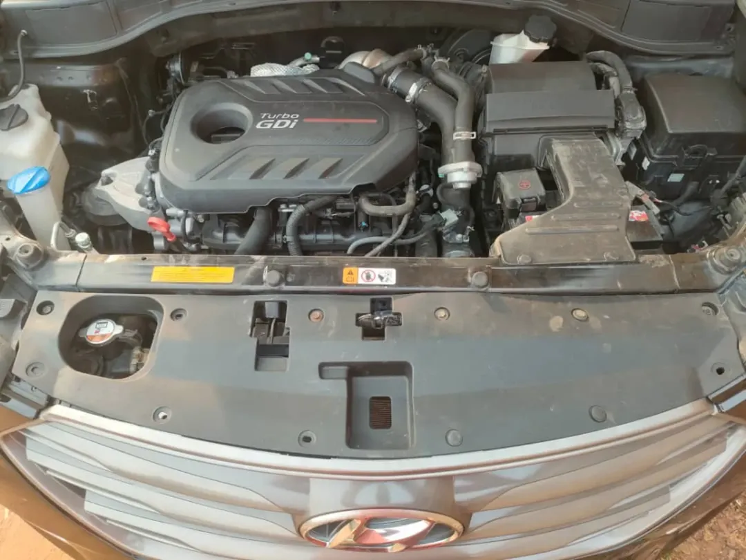 Luxury SUV: 6-Cyl Power & Pano Roof