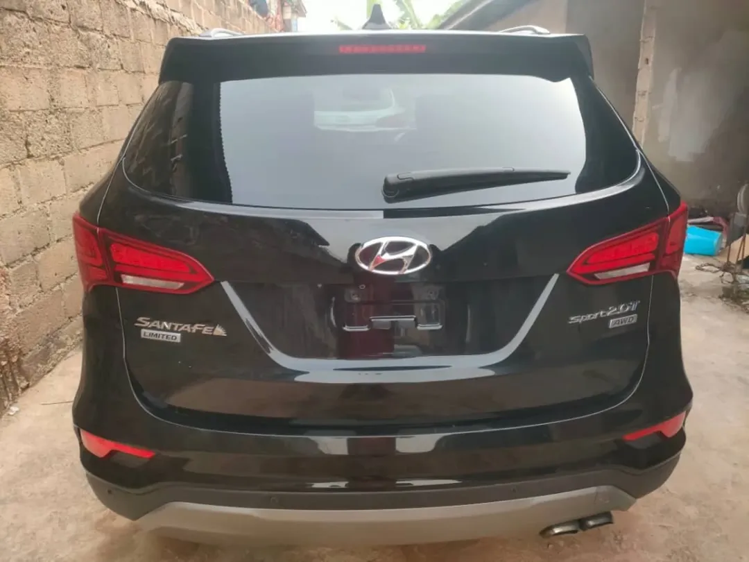 Luxury SUV: 6-Cyl Power & Pano Roof