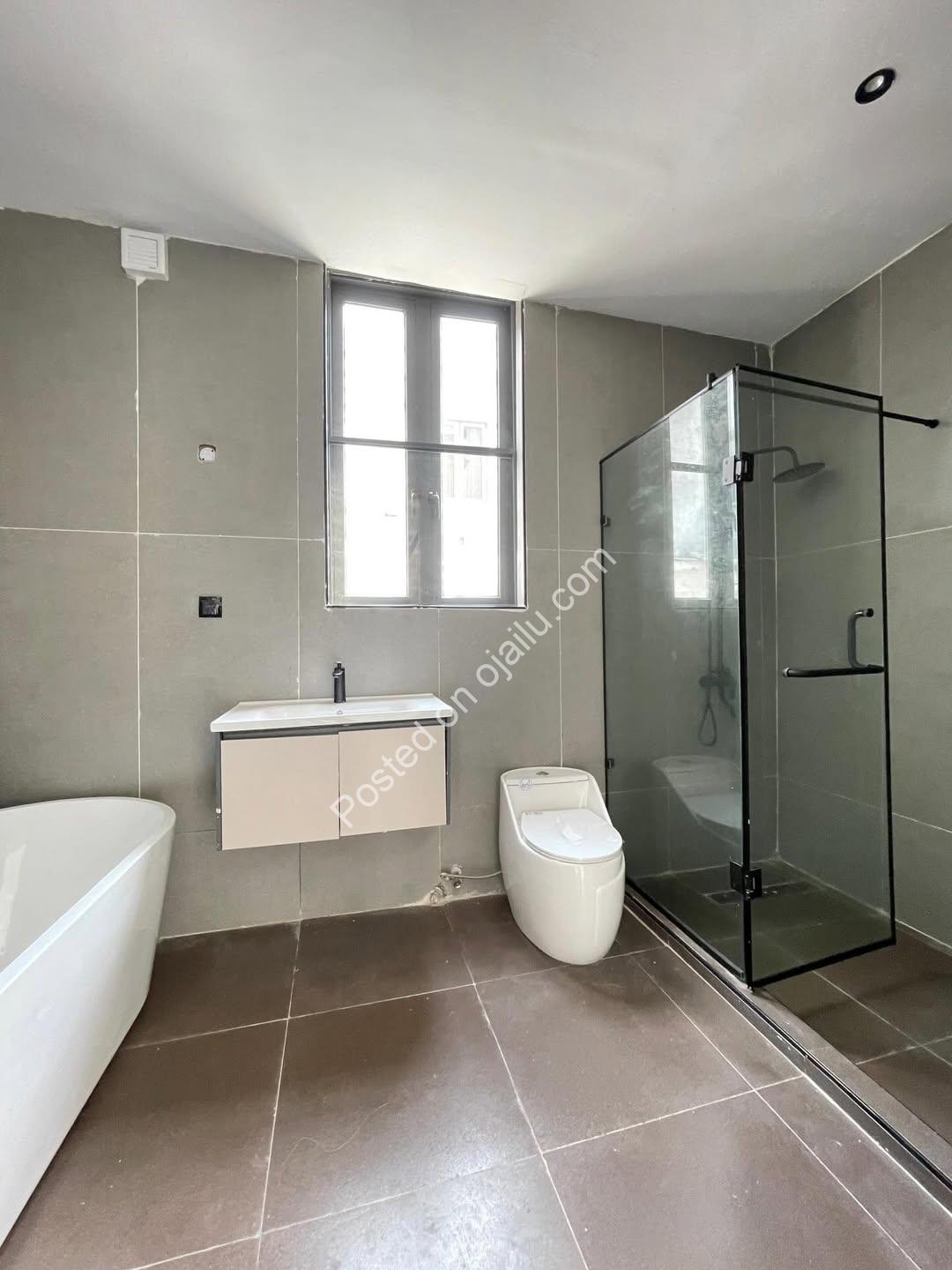 Lekki’s Finest: 5-Bedroom Palace with Pool & Privacy