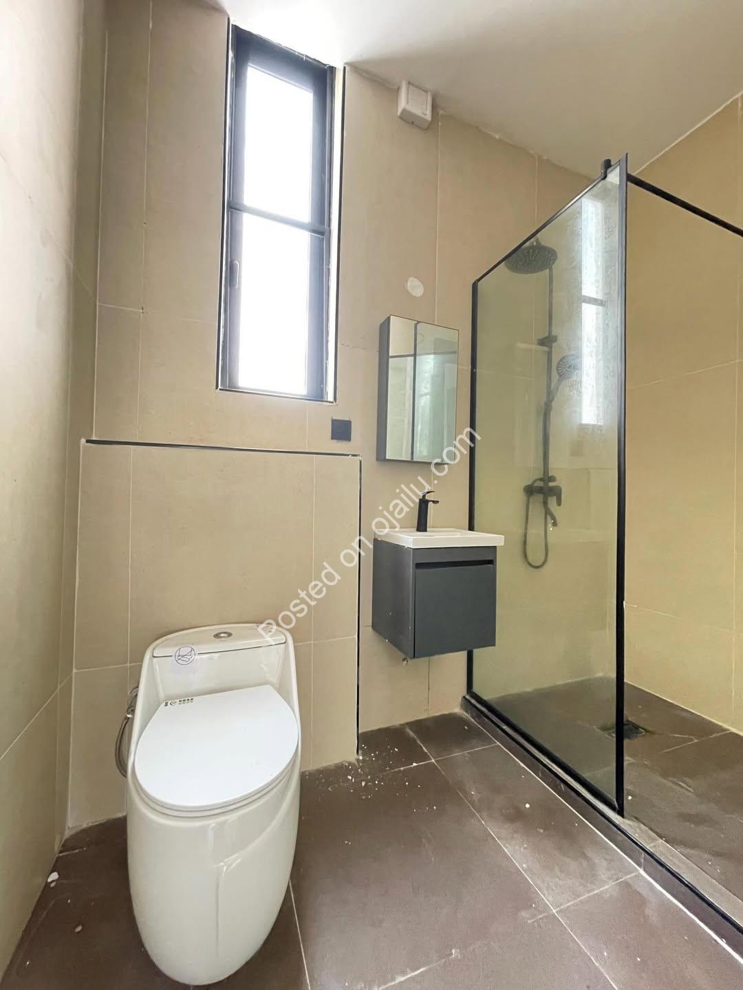 Lekki’s Finest: 5-Bedroom Palace with Pool & Privacy