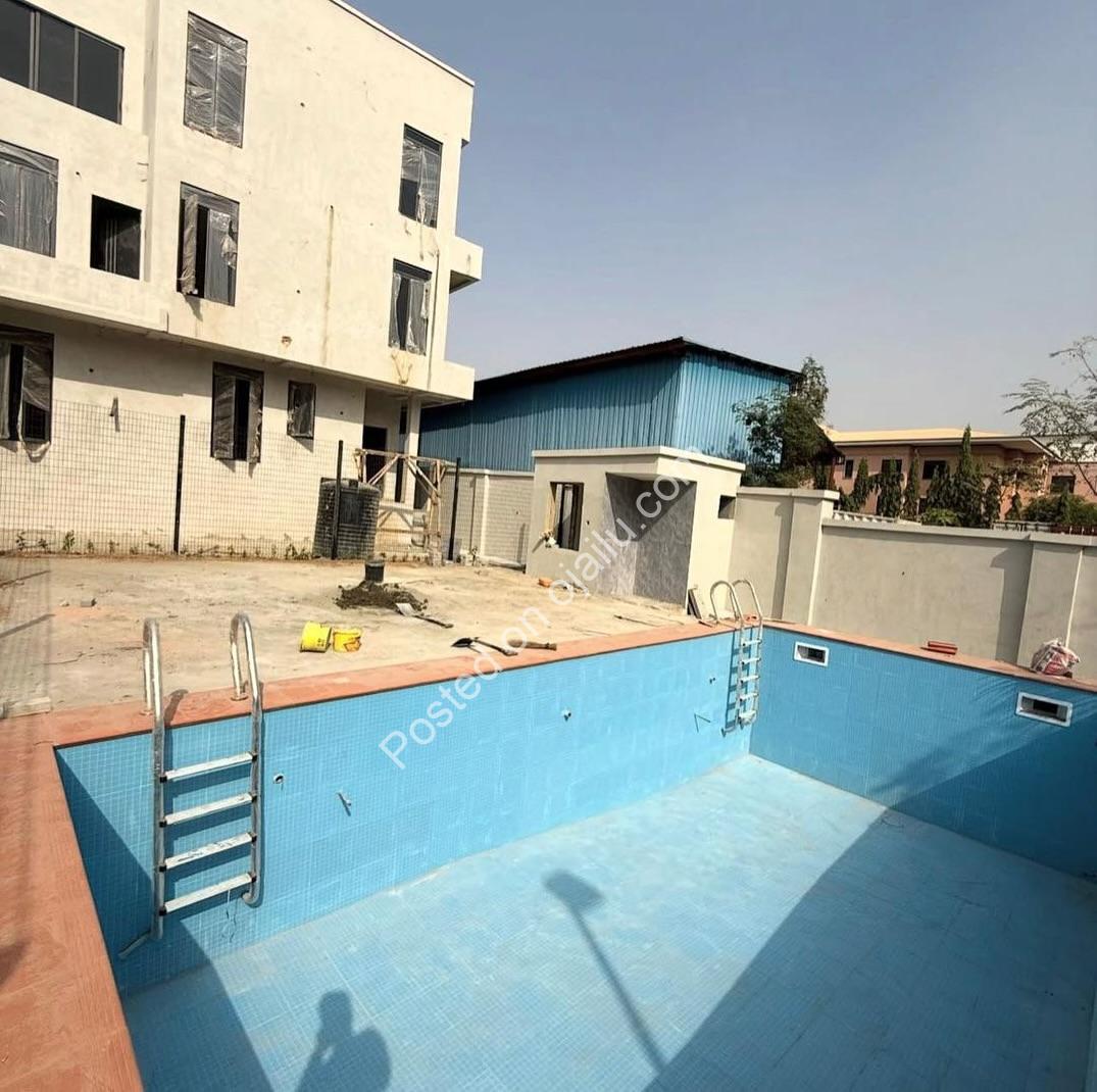 Exclusive 5-Bed Estate with Pool & BQ in Life-Camp