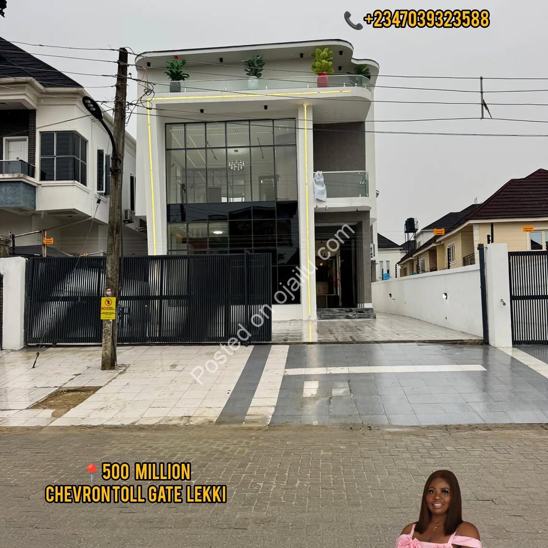Lekki’s Ultimate 5-Bed Estate with Private Pool