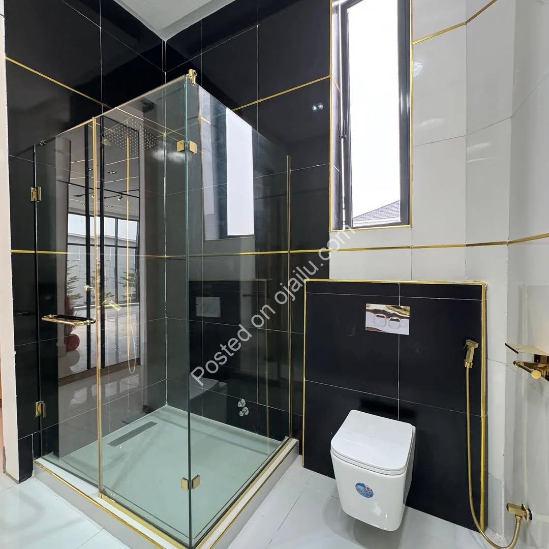 Lekki’s Ultimate 5-Bed Estate with Private Pool