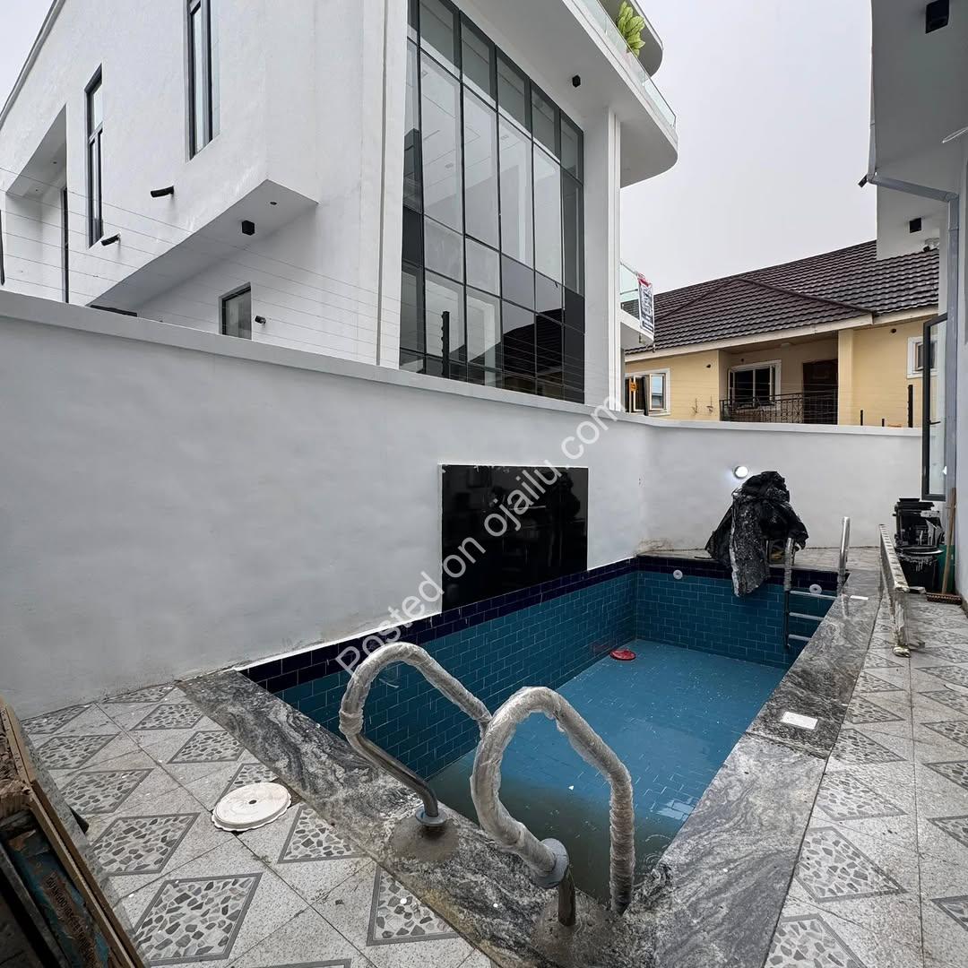 Lekki’s Ultimate 5-Bed Estate with Private Pool