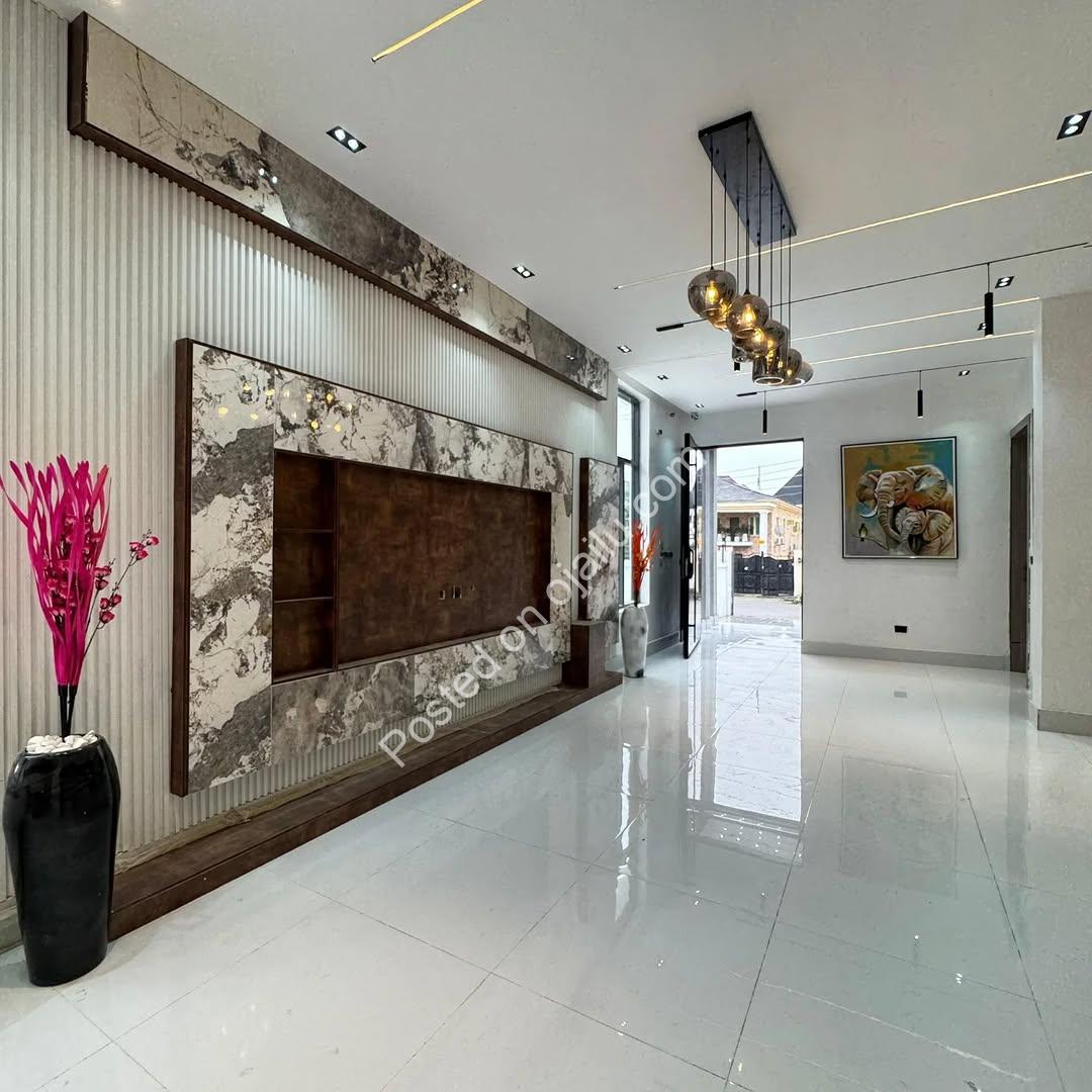 Lekki’s Ultimate 5-Bed Estate with Private Pool