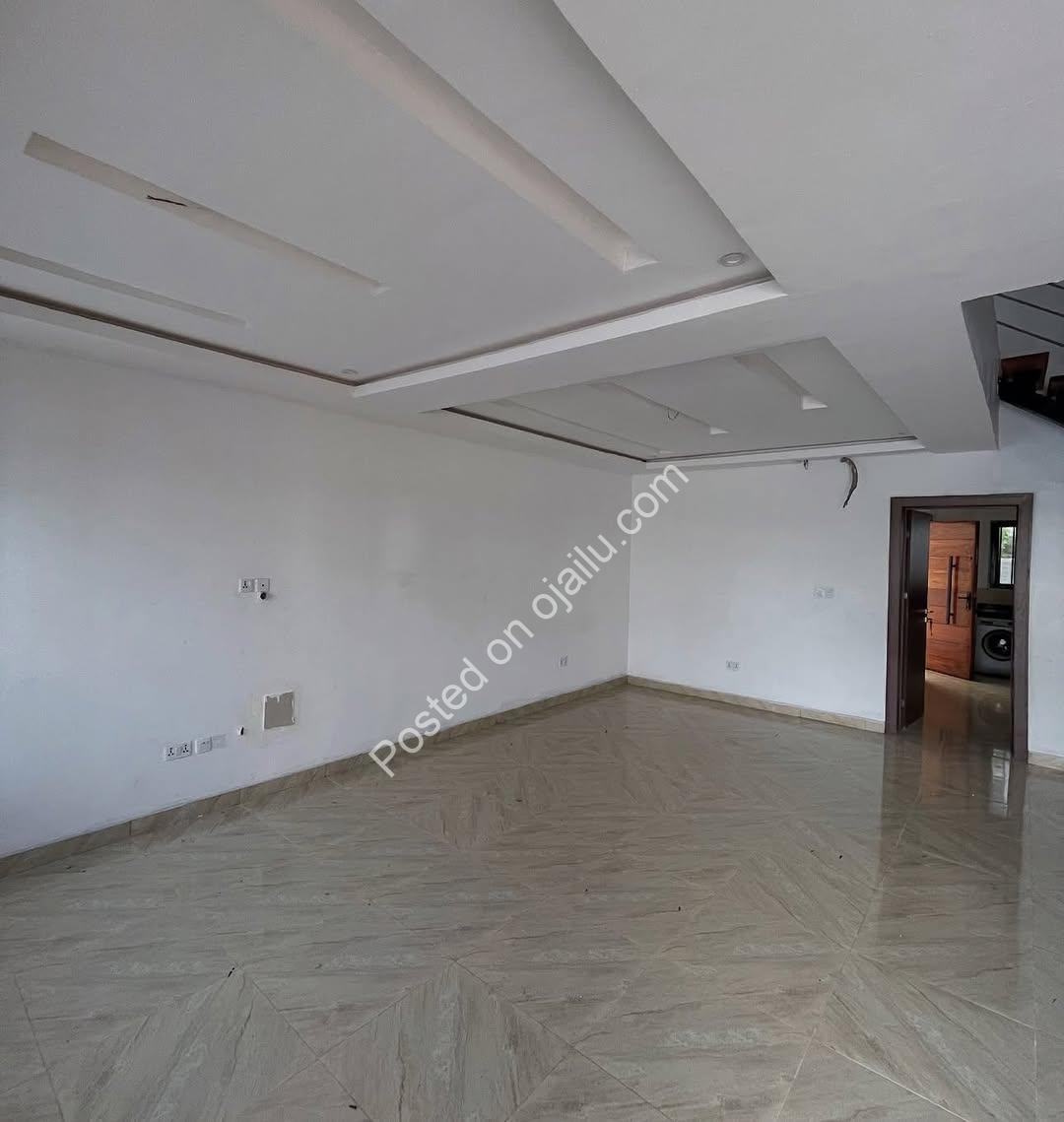 Lekki’s Finest: 4-Bed Terrace Duplex with Pool