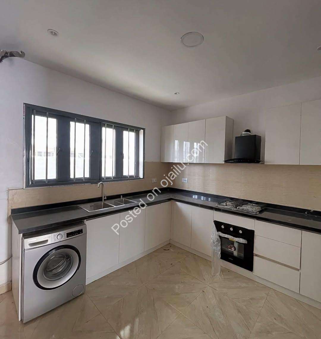 Lekki’s Finest: 4-Bed Terrace Duplex with Pool