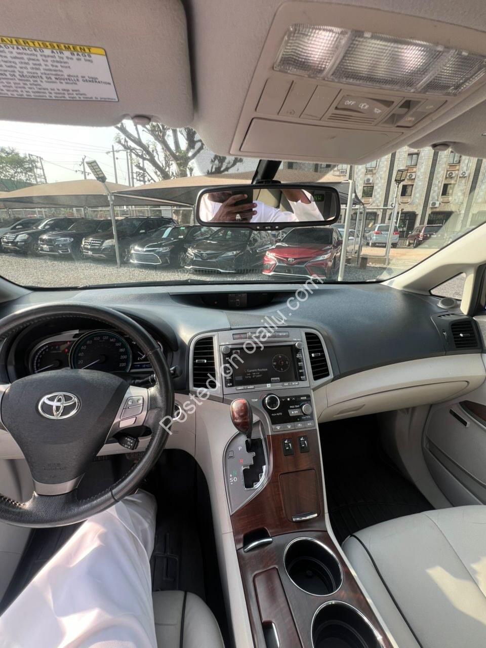 2012 Toyota Venza: Full Option, Accident-Free Luxury